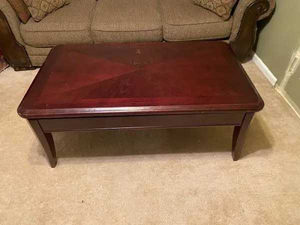 Coffee table/ Lifts up into table