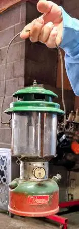 Coleman double-mantle liquid fuel lantern