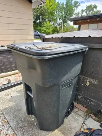 Toter trash can, good condition