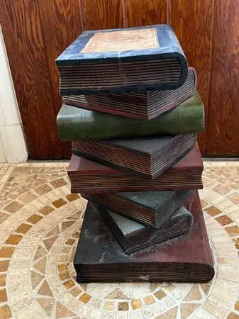 Book table-If you like books, this is the table for you