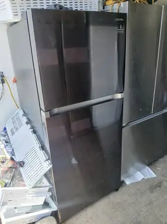 Samsung black stainless steel top freezer refrigerator