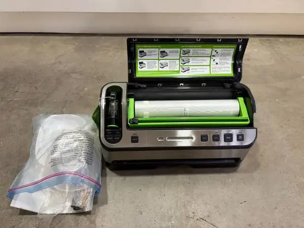 FoodSaver V4880 2-in-1 Vacuum Bag Sealer - NEW