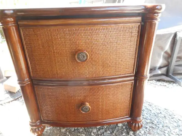 Set 2 Modern Nightstands