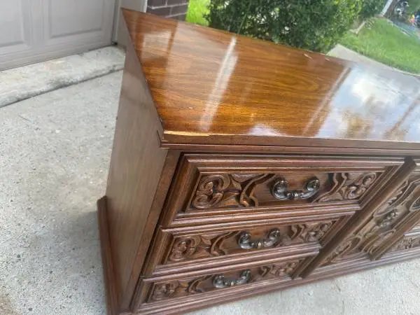 THIS LOVELY VINTAGE  BURLINGTON HOUSE 9 DRAWER DOVETAIL DRESSER 70x19x