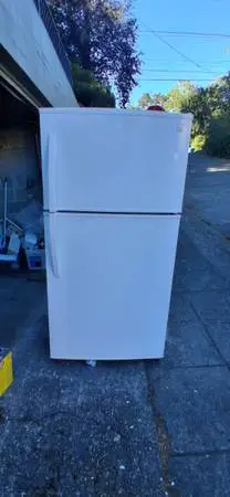 *~ Kenmore White Refrigerator/Freezer ~* We can deliver