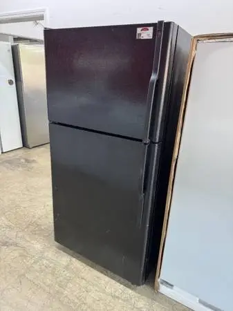 GAAV - GE 33 REFRIGERATOR - 90-DAY WARRANTY