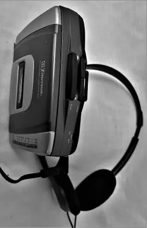 CASSETTE,  AM FM PLAYER PORTABLE TESTED, NEW DRIVE BELT EMERSON EN96B