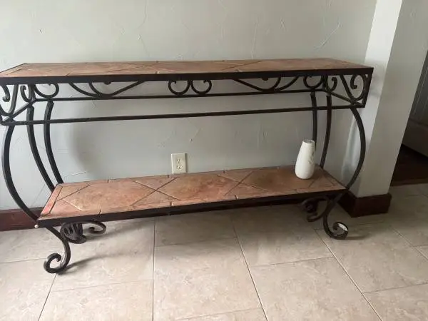 Entry hall Piece iron & stone