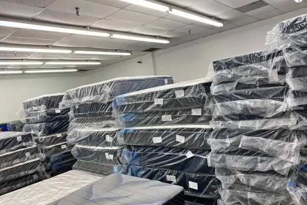 CLEARING OUT NEW Queen & King Mattress! (15 Models on display)