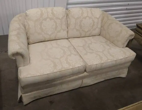 BEAUTIFUL! OFF WHITE LOVESEAT