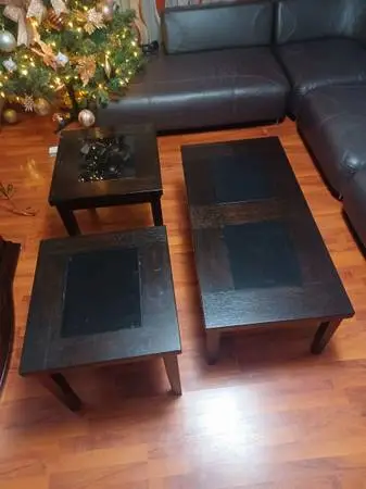 COFFEE TABLE AND 2 FREE SIDE TABLES