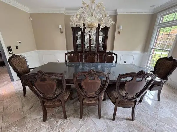 EXQUISITE DINING ROOM SET