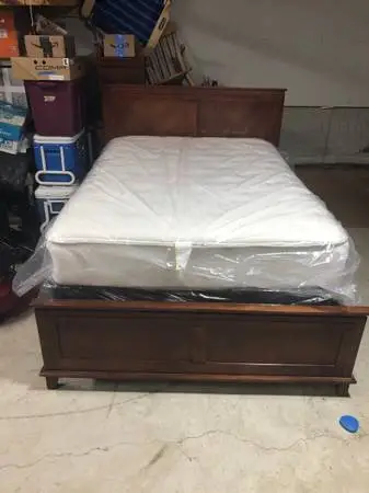 Cherry wood full bed bedroom set I can deliver it