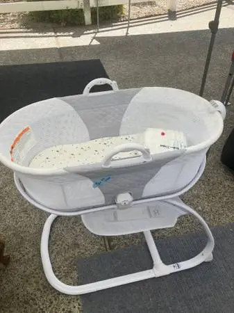 Baby Crib and Bassinette