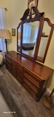 Thomasville Queen size bedroom set
