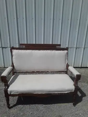Vintage couch. In great condition.