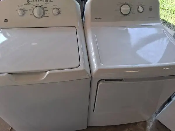 GE/HOTPOINT Washer dryer  EXCELLENT CONDITION.