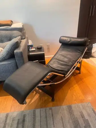 Room & Board Pierre Chaise Lounge in Black Leather (LC4 Style Chair - Replica)