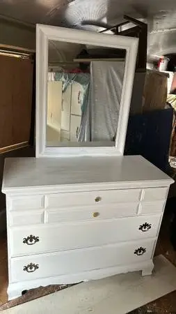 white dresser chest with mirror 3 drawers solid wood L42”*D18”*H32”(addres