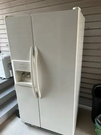 25.3 cu ft KitchenAid Side-By-Side Refrigerator Model KSRP25F