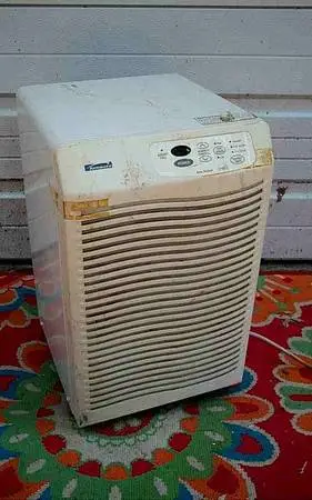 DEHUMIDIFIER Sears Kenmore w Bucket Model 580.53650200 Needs Repair