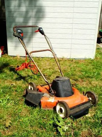 VINTAGE LAWNMOWER Electric Black & Decker 1970s 1980s Grass Lawn Mower