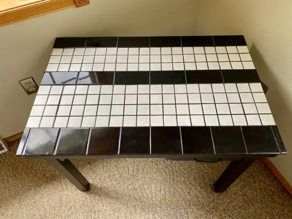 Small Mosaic Blk/Wh Tile Desk W/Chair