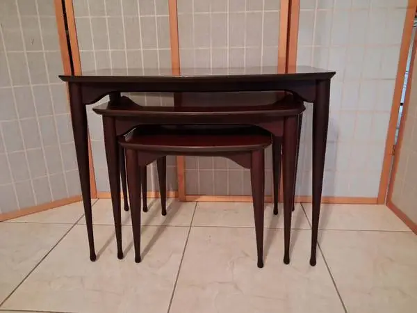 Vintage Mid Century Modern Nesting Tables Set of Three Mahogany.