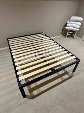 ZINUS Lorrick Metal Platform QUEEN Bed Frame