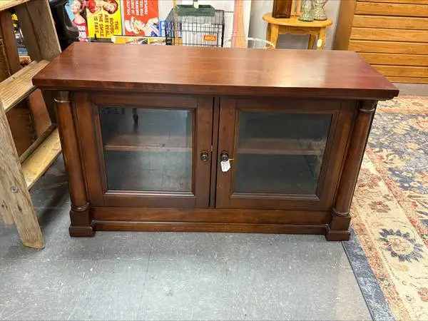 ♦♦ Bassett Furniture Entertianment Center TV Stand Console ♦♦
