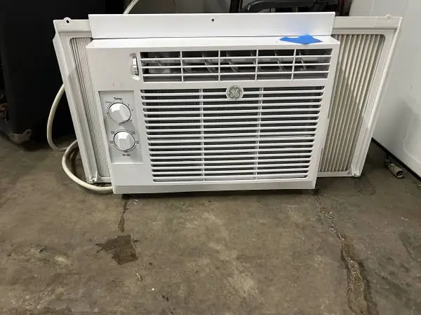 Air conditioner very good condition.