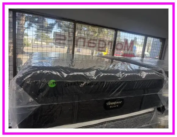 Queen Size Simmons Beautyrest Black Series 4 Pillow Mattress & Box Bed