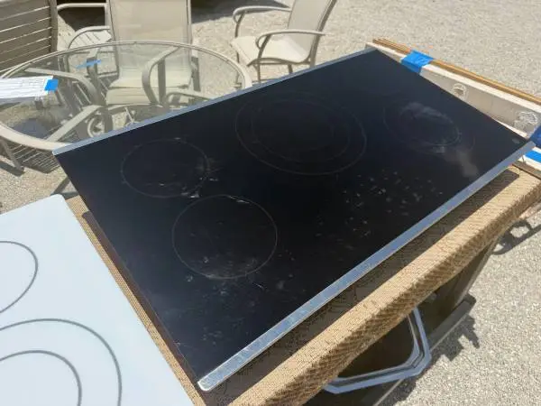 36W Black GE Cooktop Drop In Model # JP5036SJ2SS Used Good Cond