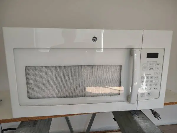 GE® 1.6 Cu. Ft. Over-the-Range Microwave Oven