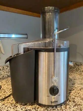 BELLA 700 Watts Juice Extractor LN