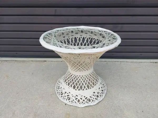 Mid Century Modern 1960S  Woodard Spun Fibreglass  Side  / End Table