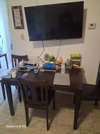 Table for sale with 4 chairs