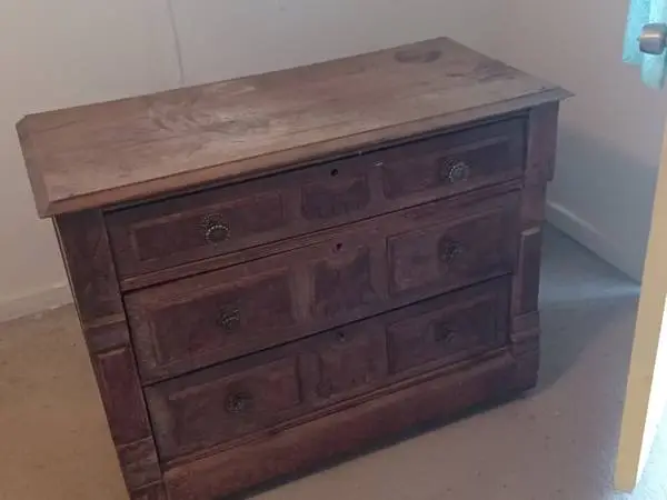 Old 3 drawer dresser
