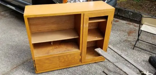 Entertainment / shelving cabinet