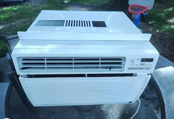 LG 10,000 BTU Window AC Unit - Excellent Condition