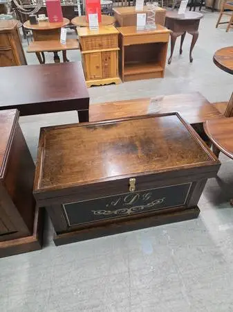 Flip Top Dark Wood Blanket Storage Chest / Trunk #532-1
