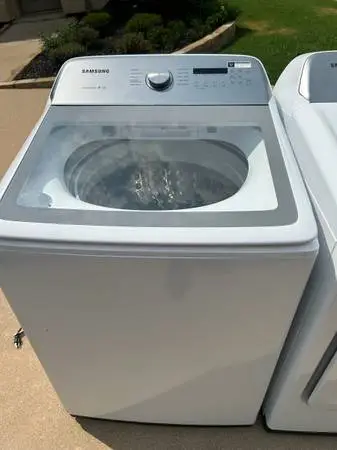 8 Month Old Samsung XL Capacity Washer
