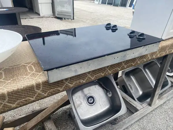 Black Amana Electric Cooktop Smoothtop Model #AKT3040E Used
