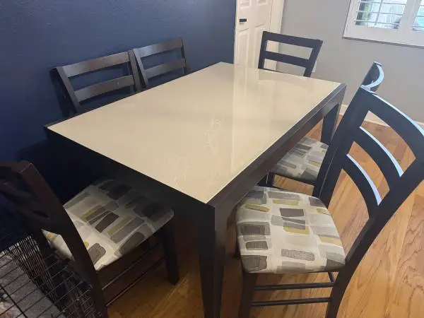 Dining room table w 6chairs