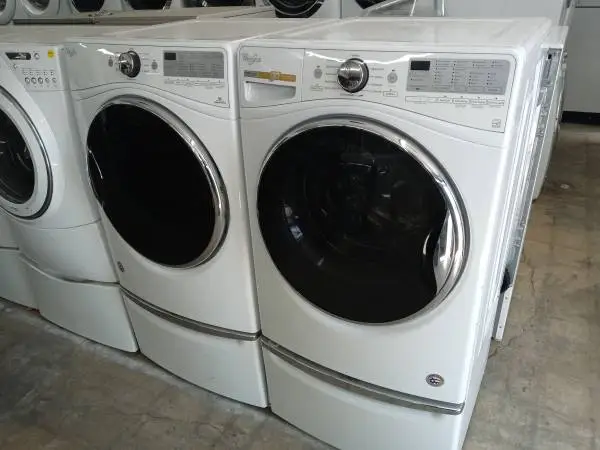 🌲Whirlpool front load washer and dryer set on pedestals
