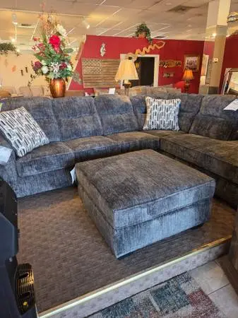 Ashley LONOKE 2pc sectional