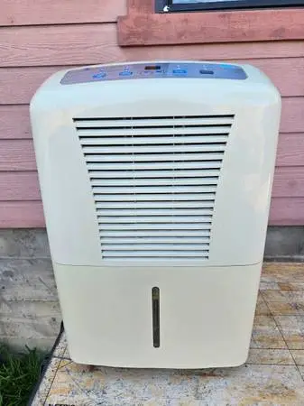 GE General Electric ADEL50LRL2 50 Pint Dehumidifier - Works Great