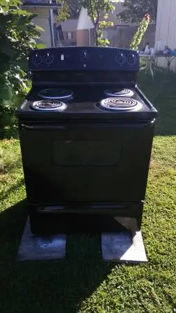 G E  Black stove