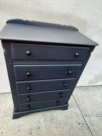 BEAUTIFUL PRISTINE SOLID MAHOGANY ANTIQUE DRESSER CAN DELIVER LOCAL IF NEEDED