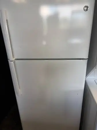 30 Wide White GE Refrigerator